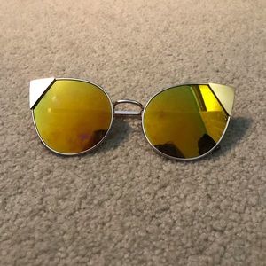 Reflective cat eye sunglasses